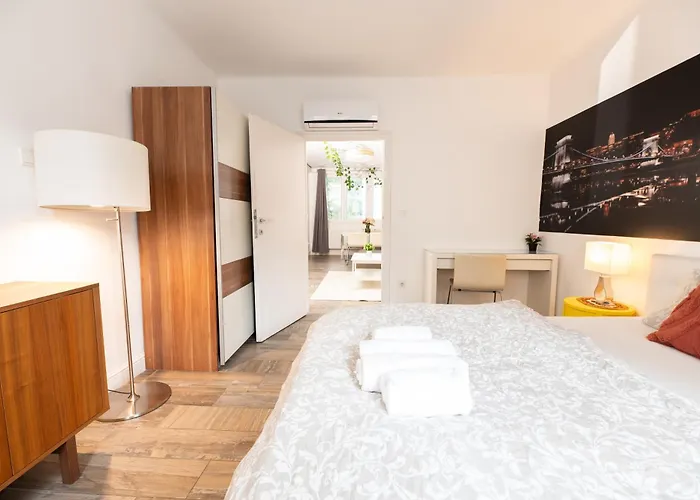 Superb Location & Chic Suite W\' 2Bedroom
