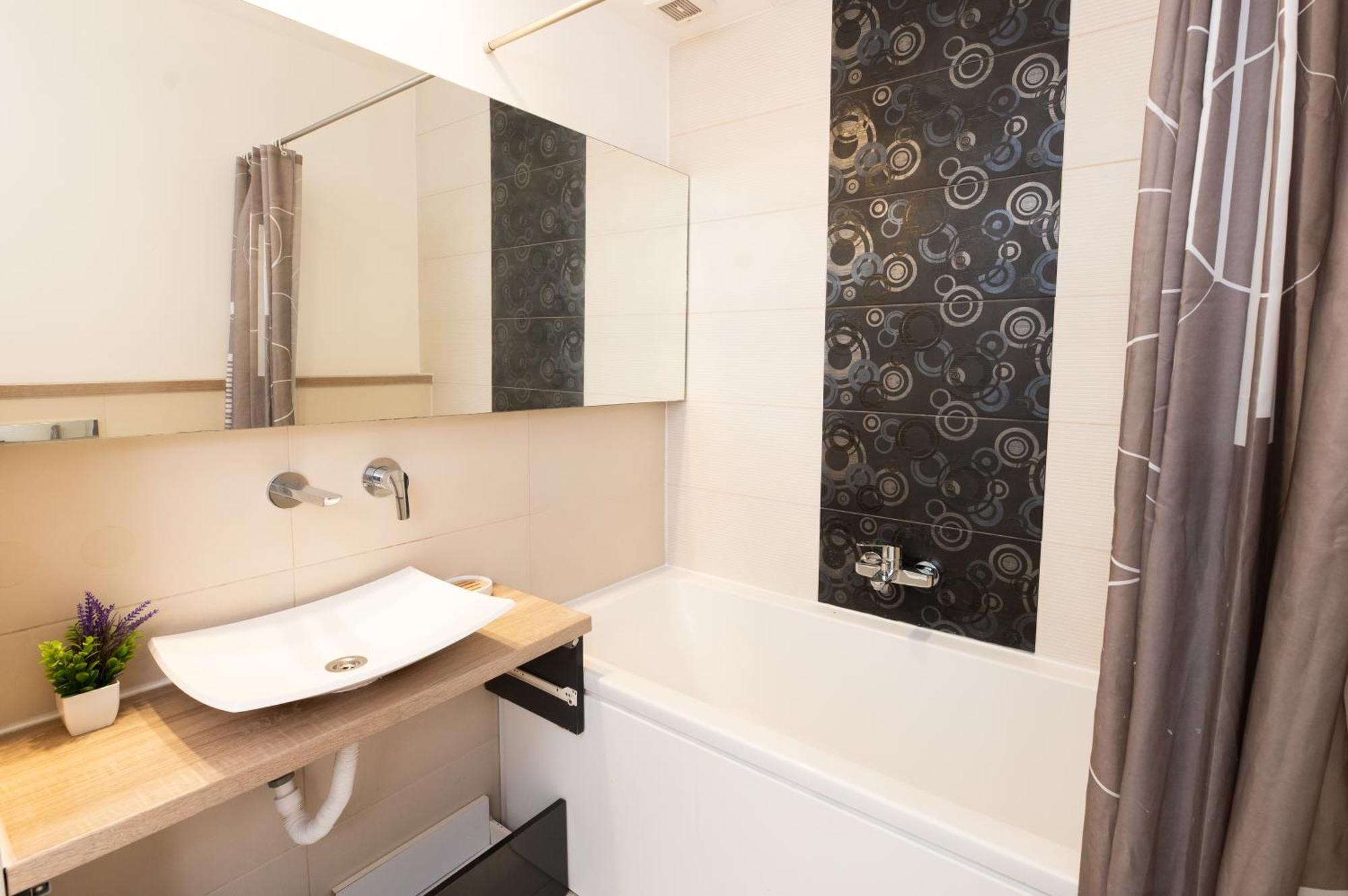 Апартаменти Superb Location & Chic W' 2bedroom *