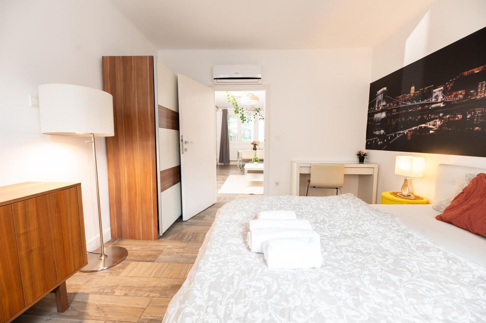 Superb Location & Chic W' 2bedroom * Будапешт