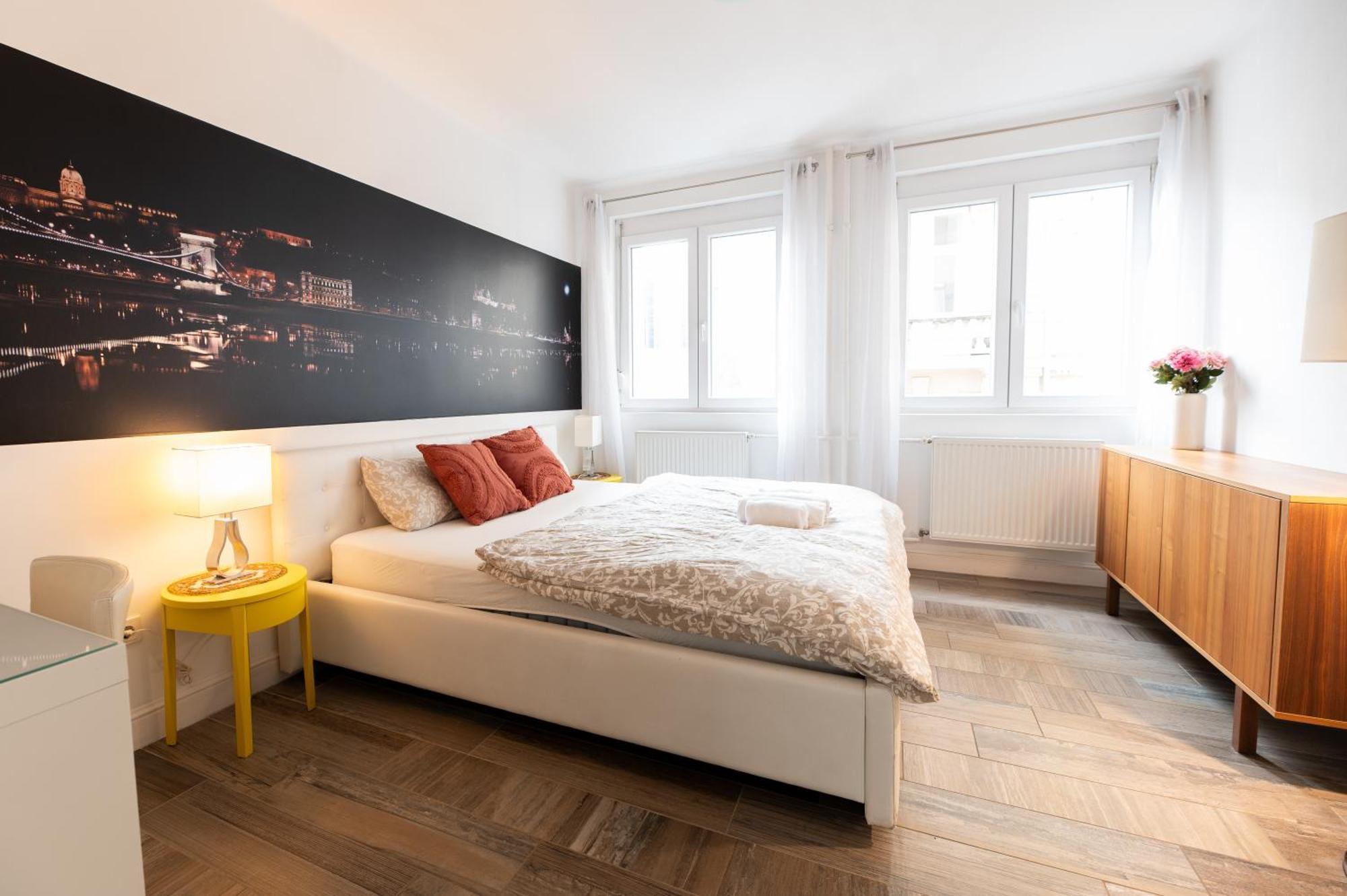 Superb Location & Chic W' 2bedroom * Будапешт