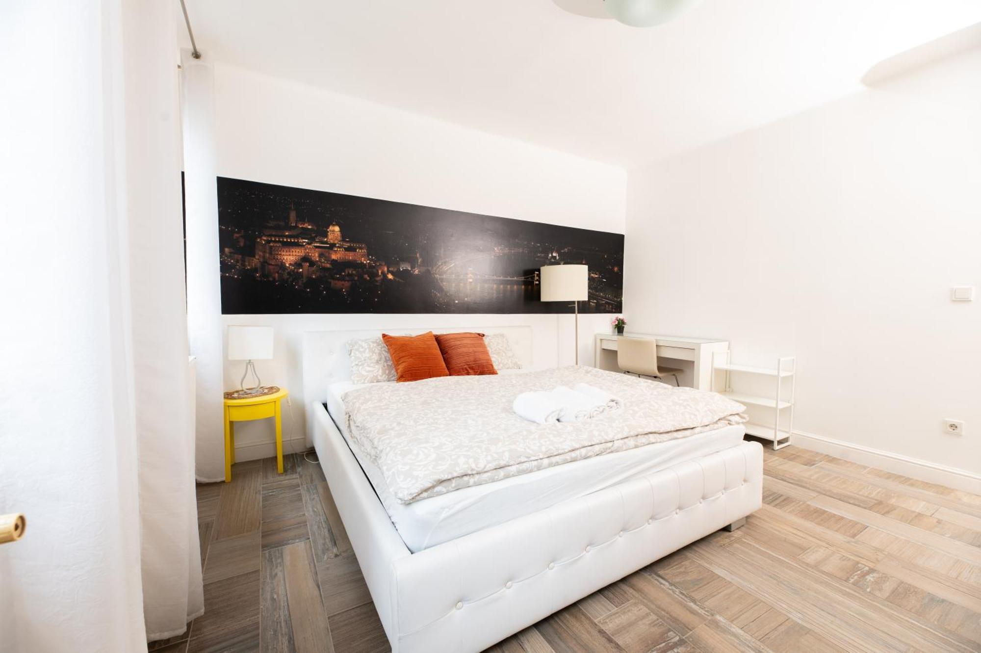 Апартаменти Superb Location & Chic W' 2bedroom *