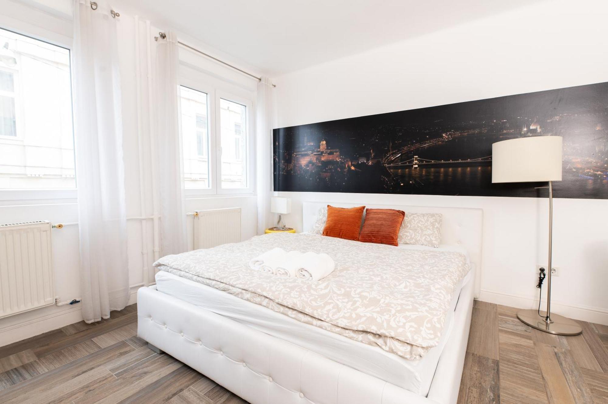 Superb Location & Chic W' 2bedroom * Будапешт